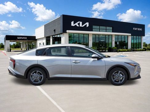 New 2026 Kia K4 FWD image 4
