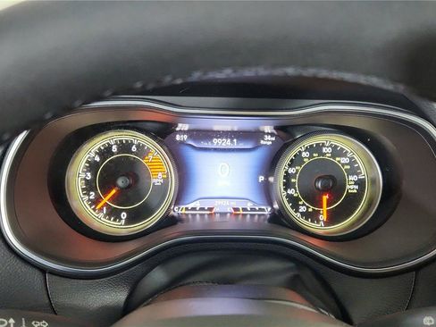 Used 2022 Jeep Cherokee Limited image 32