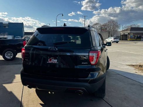 Used 2017 Ford Explorer XLT w/ Equipment Group 202A image 5