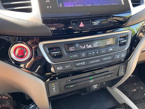 Used 2016 Honda Pilot Touring image 18