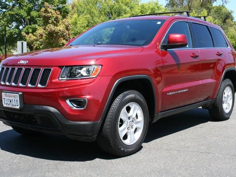 Used 2014 Jeep Grand Cherokee Laredo w/ Quick Order Package 23E AWD/4WD image 9