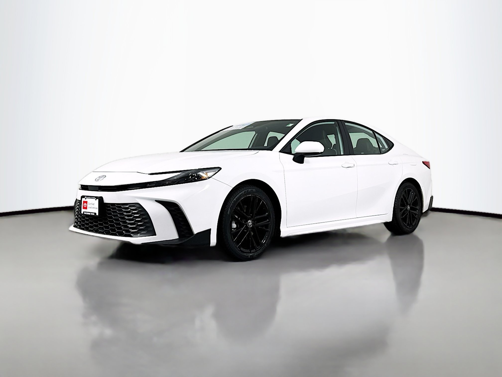 Used 2025 Toyota Camry SE w/ Multimedia Upgrade Package FWD image 3