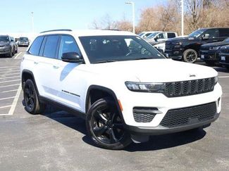 Certified 2022 Jeep Grand Cherokee Altitude video 2