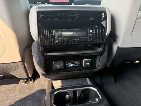 New 2025 Jeep Wagoneer Series III w/ Premium Group I image 28