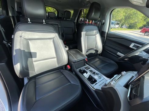 Used 2023 Ford Explorer XLT w/ Equipment Group 202A RWD image 10