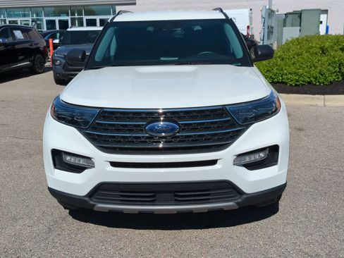 Used 2023 Ford Explorer XLT w/ Equipment Group 202A AWD/4WD image 3