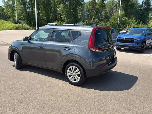 Used 2022 Kia Soul LX FWD image 3