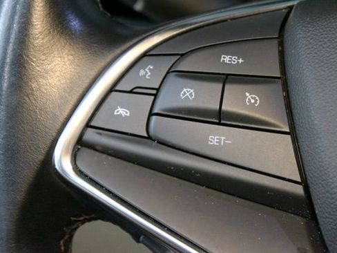 Used 2019 Cadillac XT5 FWD image 22