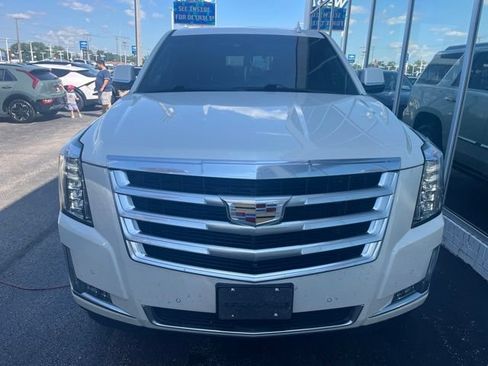 Used 2015 Cadillac Escalade Premium AWD/4WD image 3