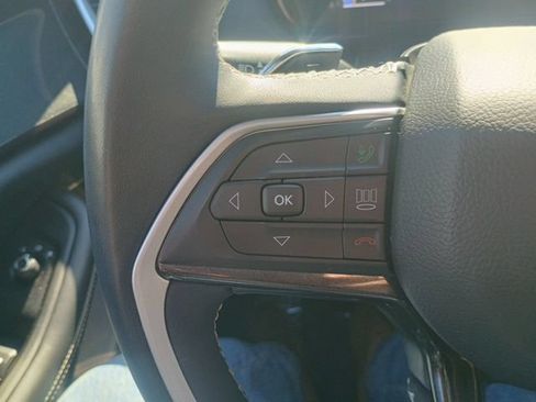 Used 2023 Jeep Grand Cherokee L Laredo AWD/4WD image 28