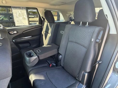 Used 2017 Dodge Journey SE w/ Flexible Seating Group image 31