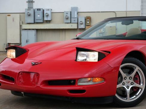 Used 2004 Chevrolet Corvette Convertible w/ Preferred Equipment Group RWD image 21