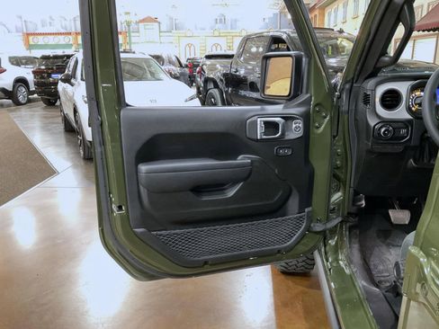 Used 2024 Jeep Wrangler Unlimited Sport AWD/4WD image 9