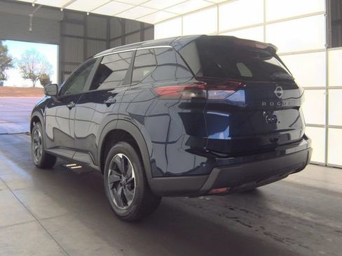Certified 2026 Nissan Rogue SV FWD image 8