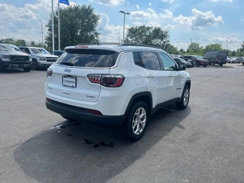Used 2024 Jeep Compass Latitude AWD/4WD image 3