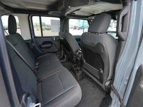 Used 2025 Jeep Wrangler Unlimited Rubicon AWD/4WD image 24