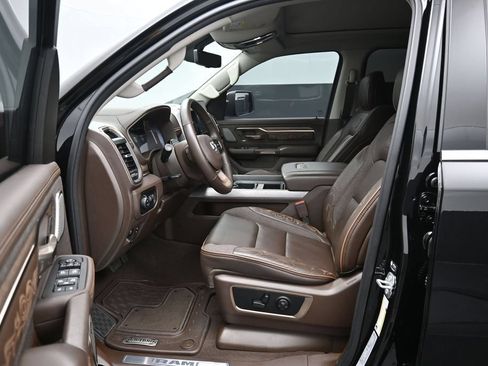 Used 2025 RAM 1500 Limited AWD/4WD image 9