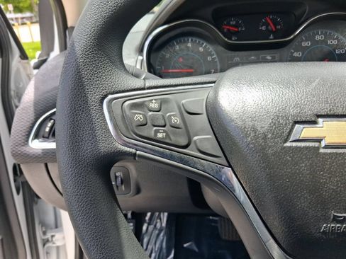 Used 2017 Chevrolet Cruze LT FWD image 18