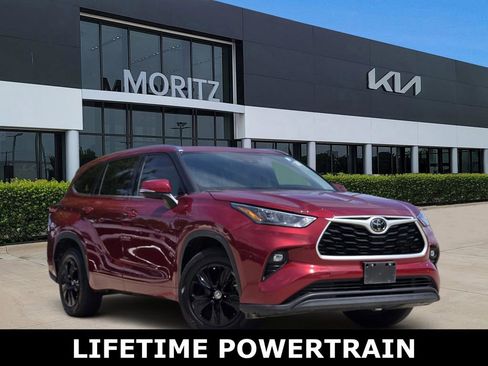 Used 2020 Toyota Highlander XLE FWD image 1