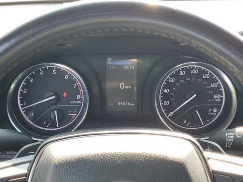 Used 2020 Toyota Camry SE FWD image 18