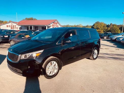 Used 2016 Kia Sedona L image 8
