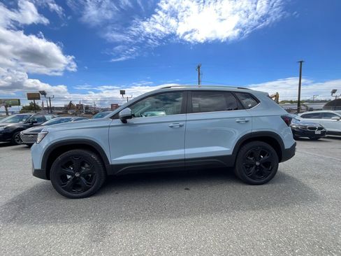 New 2025 Volkswagen Taos SEL image 5