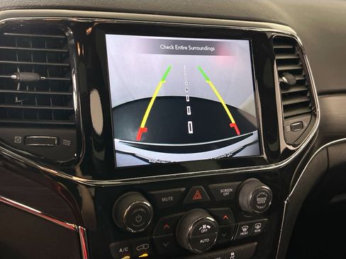 Used 2022 Jeep Grand Cherokee Limited image 14