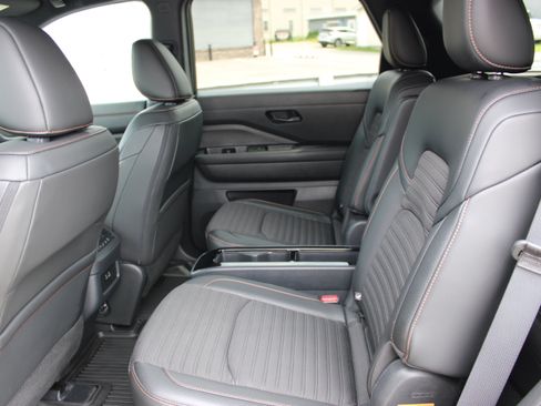 Certified 2024 Nissan Pathfinder Rock Creek AWD/4WD image 12