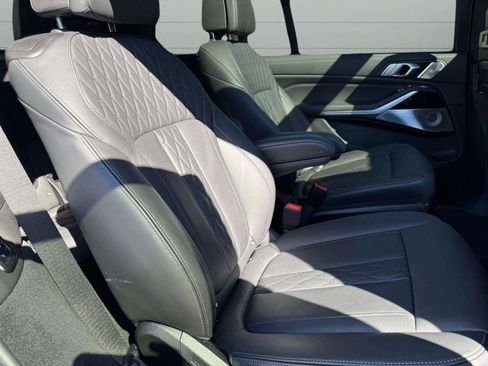 Used 2022 BMW X7 M50i image 31