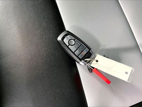 Used 2022 Ford Explorer XLT w/ Equipment Group 202A image 10