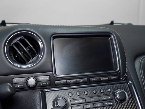 Used 2014 Nissan GT-R Premium image 40