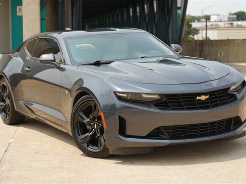 Used 2019 Chevrolet Camaro LT RWD image 7