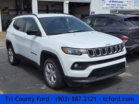 Used 2024 Jeep Compass Latitude AWD/4WD image 1