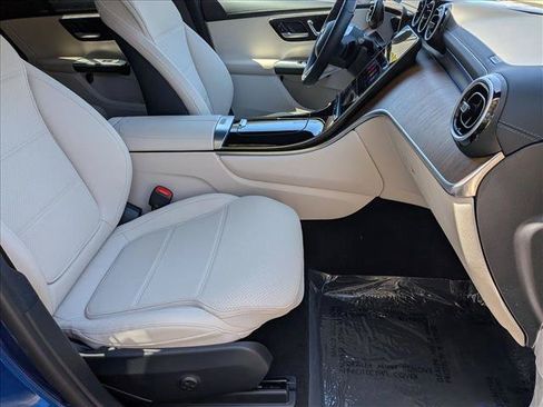 Used 2025 Mercedes-Benz GLC 350e 4MATIC image 21