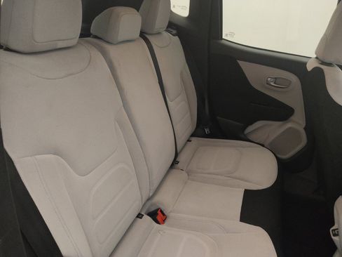 Used 2020 Jeep Renegade Latitude w/ Safety & Security Group II FWD image 19