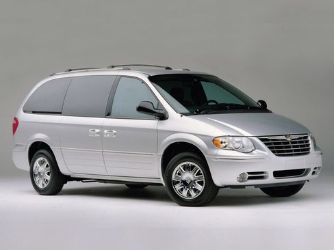 Used 2006 Chrysler Town & Country Limited image 1