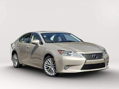 Used 2014 Lexus ES 350 w/ Luxury Package FWD image 3