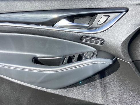 Used 2022 Buick Enclave Premium image 19