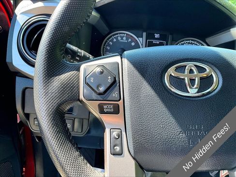 Used 2019 Toyota Tacoma SR5 AWD/4WD image 17