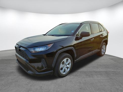 Used 2020 Toyota RAV4 LE FWD image 3