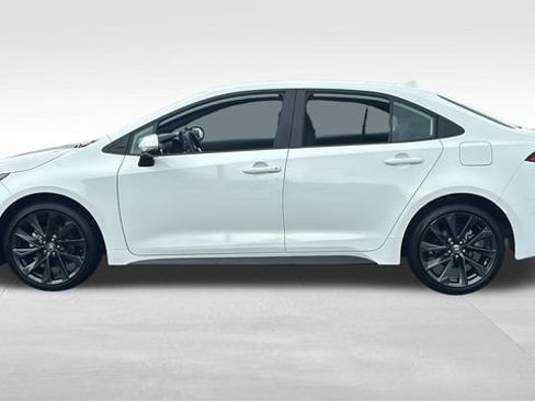 Used 2025 Toyota Corolla SE FWD image 3
