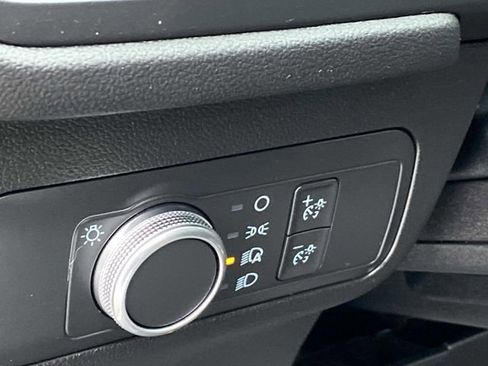 Used 2022 Ford Escape SE image 30