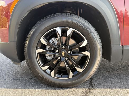 Used 2023 Chevrolet TrailBlazer LT w/ Convenience Package FWD image 11