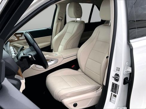 Certified 2025 Mercedes-Benz GLE 450e 4MATIC image 8