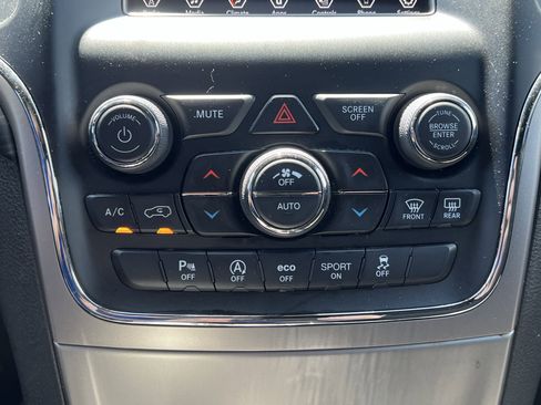 Used 2021 Jeep Grand Cherokee Laredo AWD/4WD image 29
