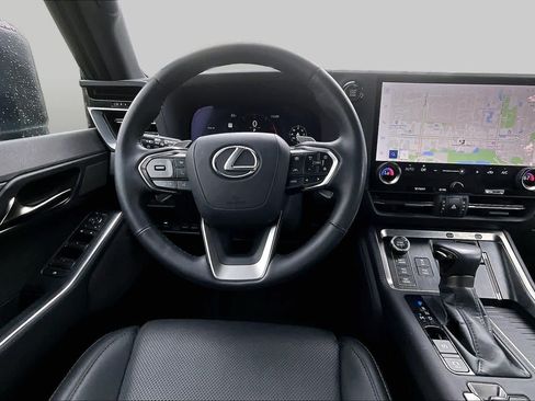 Used 2025 Lexus GX 550 w/ Accessory Package (32) AWD/4WD image 6