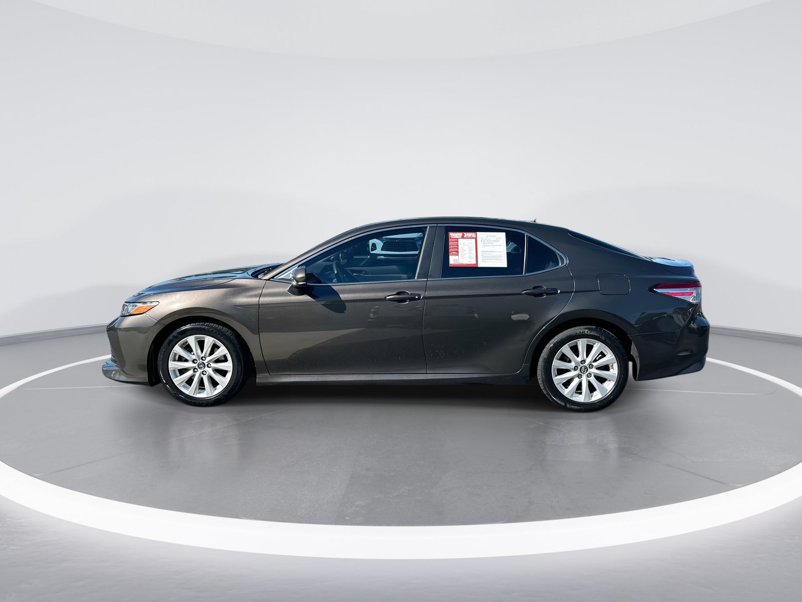 Used 2018 Toyota Camry LE FWD image 6