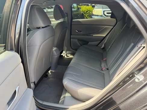 Used 2023 Hyundai Elantra SEL FWD image 14