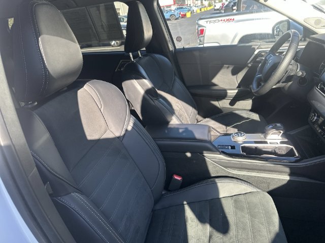 Used 2025 Mitsubishi Outlander SE AWD/4WD image 36