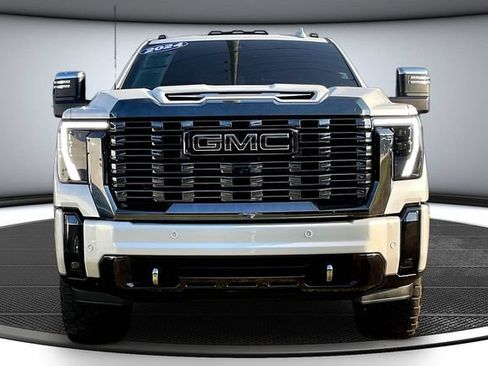 Used 2024 GMC Sierra 2500 Denali Ultimate AWD/4WD image 2